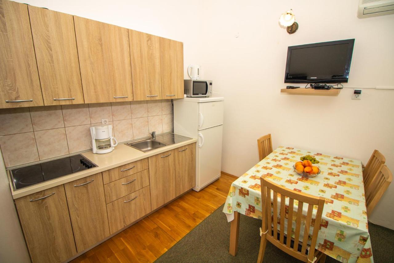 Renata Apartment With A View バスカ エクステリア 写真